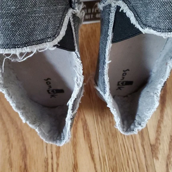 Women's Sanuk Slip Ons - Picture 2 of 5